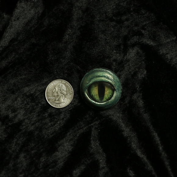 Magical Dragon Eye Pin-back Button/Pin - Picture 4 of 4